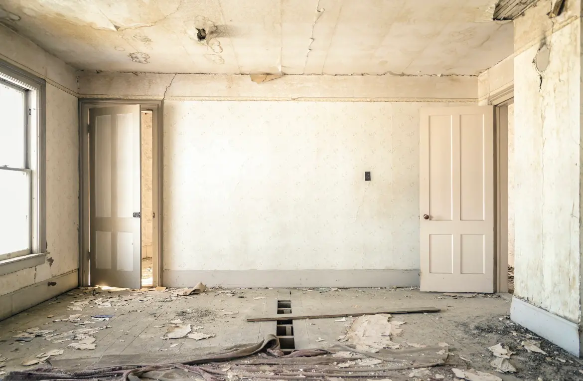 Waste disposal crew managing a cleanout project in Oakleaf Plantation